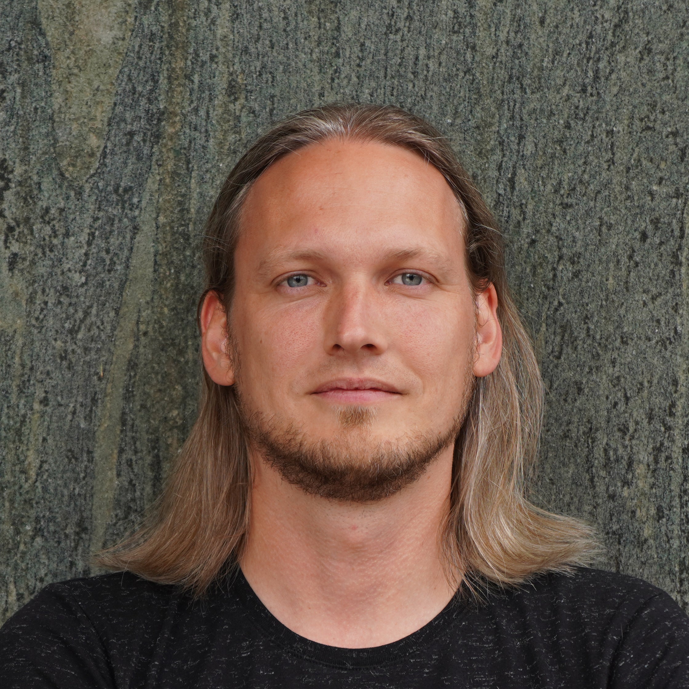 Applied SDR Hacking: Red Team SIGINT for mission-critical, automotive, aviation, and marine targets - Jos Wetzels & Wouter Bokslag (Midnight Blue) - DCTLV2026